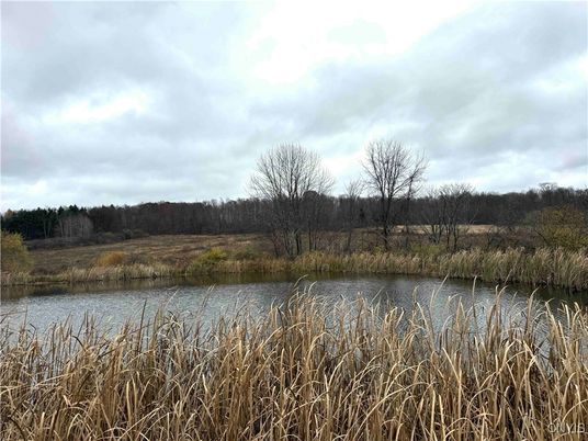 Exterior, Lake