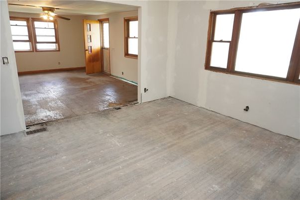 Empty room, Interior