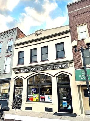 Exterior, Facade, Brick Facade, Rowhouse