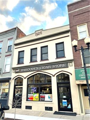 Exterior, Facade, Brick Facade, Rowhouse