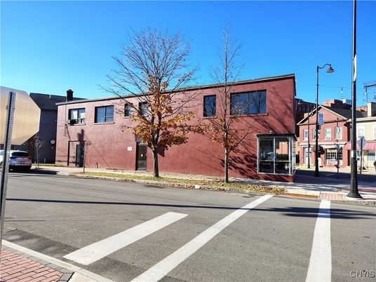 Exterior, Facade, Modern