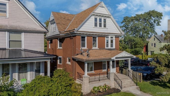 Exterior, Facade, Brick Facade, Queen Anne Victorian