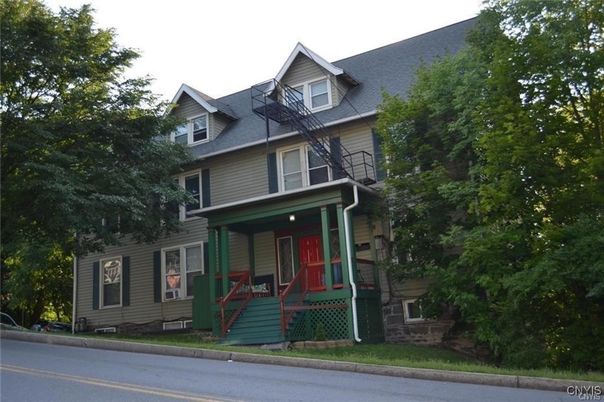 Exterior, Facade, Queen Anne Victorian