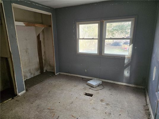 Empty room, Interior