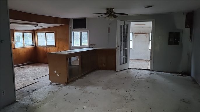 Empty room, Interior