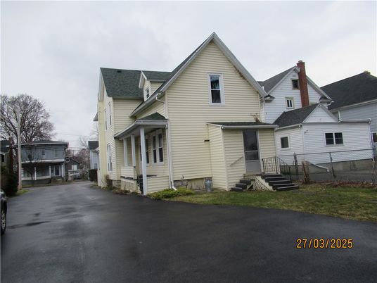 Exterior, Facade, Farmhouse