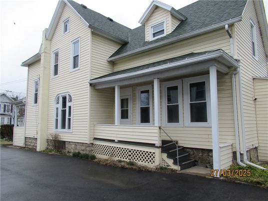 Exterior, Facade, Queen Anne Victorian
