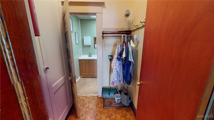 Interior, Walk-in Closets, Wood Texture Flooring