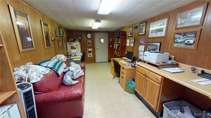 Home Office, Interior