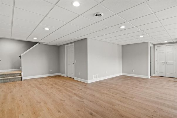 Empty room, Interior, Recessed Lighting, Wood Texture Flooring