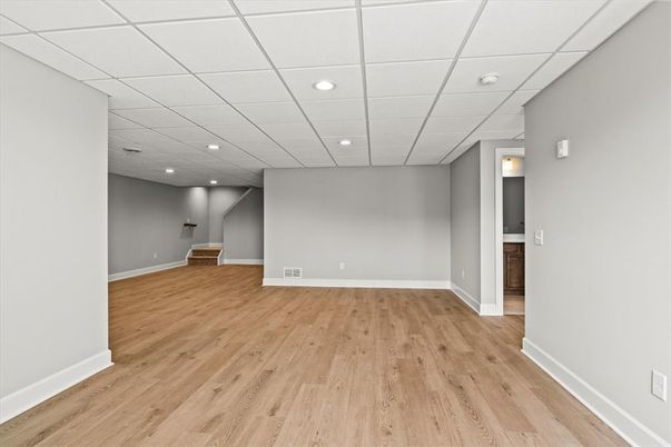 Empty room, Interior, Recessed Lighting, Wood Texture Flooring