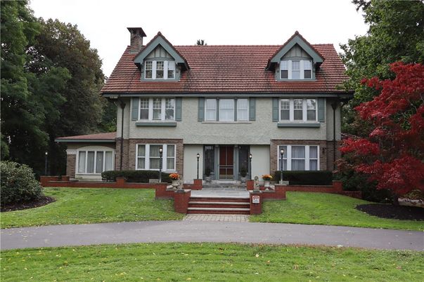 Exterior, Facade, Brick Facade, Georgian