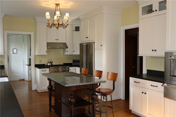 Chandelier, Dining room, Interior, Kitchen, Stainless Steel Appliances, Wood Texture Flooring