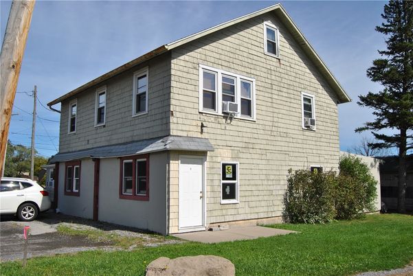 Attached, Exterior, Facade, Farmhouse