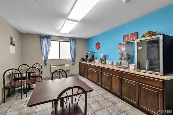 Dining room, Interior
