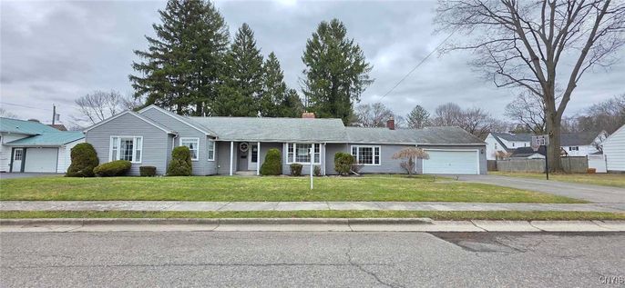 Attached, Exterior, Facade, Ranch