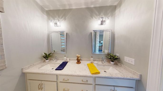 Bathroom, Dual Sink Vanities, Interior