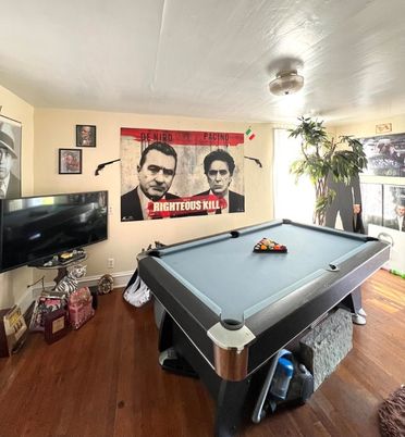 Billiard Table, Game Room, Interior, Wood Texture Flooring