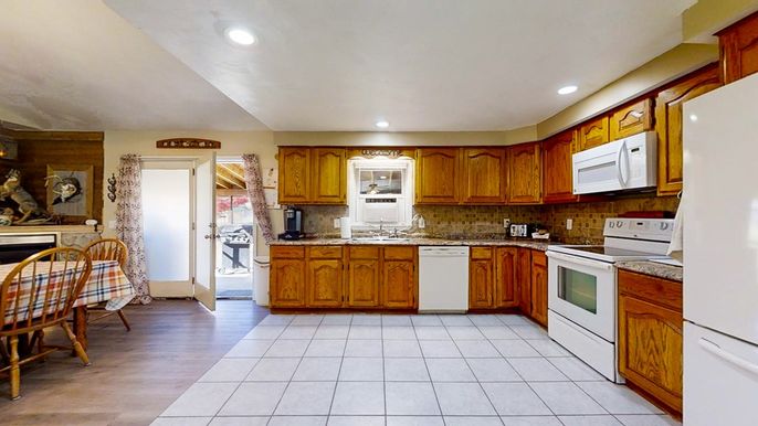Dining room, Interior, Kitchen, Recessed Lighting, Wood Texture Flooring