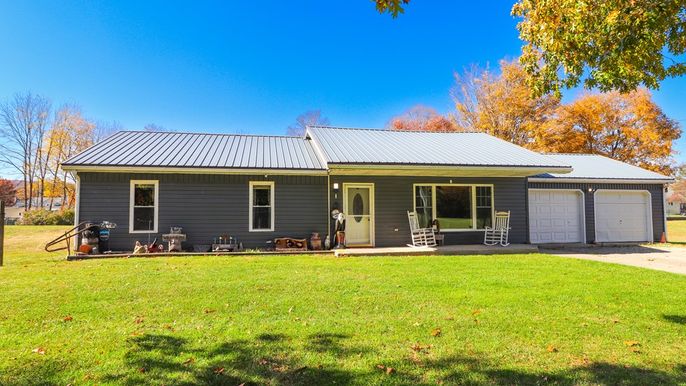 Backyard, Detached Garage, Exterior