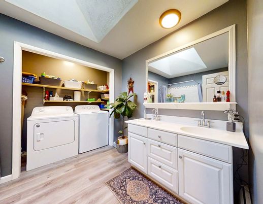 Interior, Utility Closets, Washer, Wood Texture Flooring