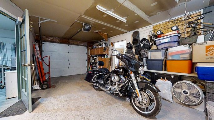 Garage, Interior