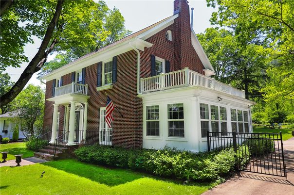 Exterior, Facade, Brick Facade, Georgian