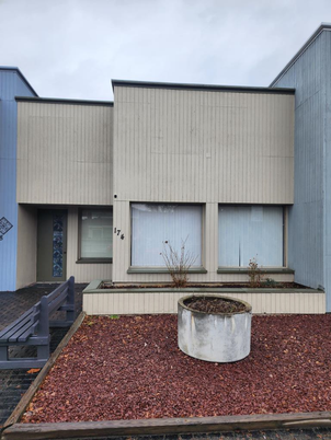 Exterior, Facade, Modern