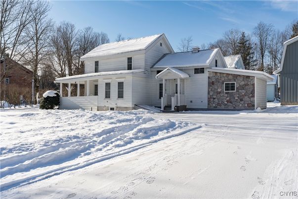 Exterior, Facade, Farmhouse