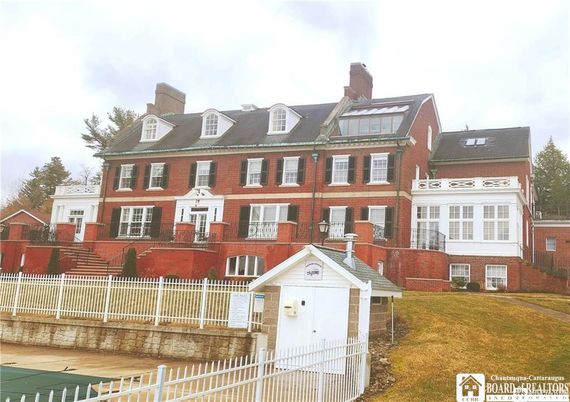 Exterior, Facade, Brick Facade, Georgian