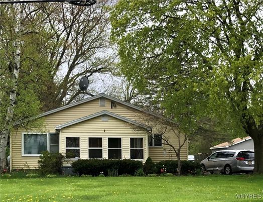 Exterior, Facade, Ranch