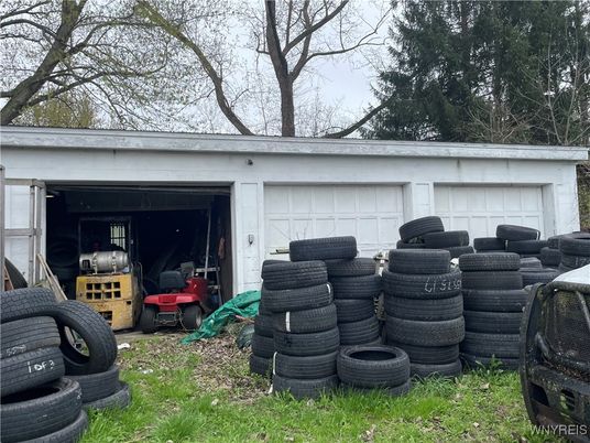 Detached Garage, Exterior