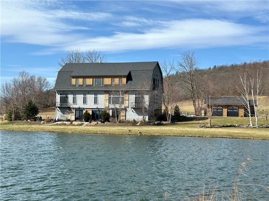 Exterior, Lake