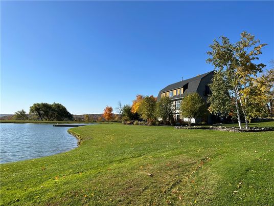 Exterior, Lake