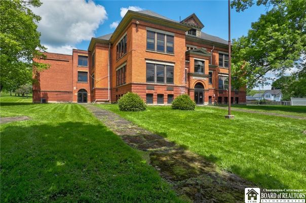 Exterior, Facade, Brick Facade, Log Home