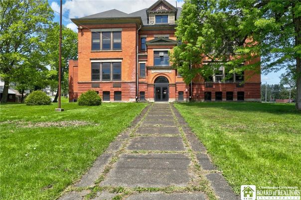 Exterior, Facade, Brick Facade, Rowhouse