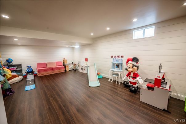 Interior, Recessed Lighting, Wood Texture Flooring