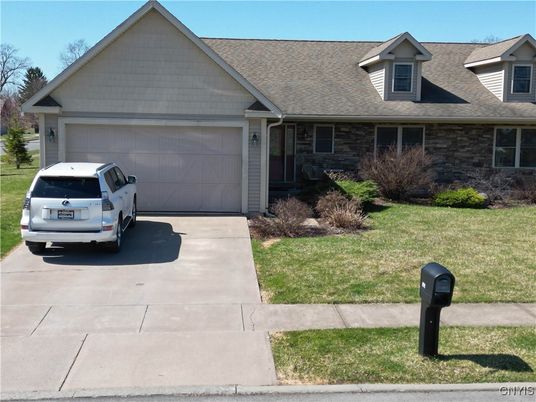 Attached, Exterior, Facade, Ranch
