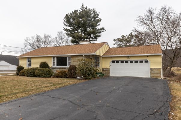 Attached, Exterior, Facade, Ranch