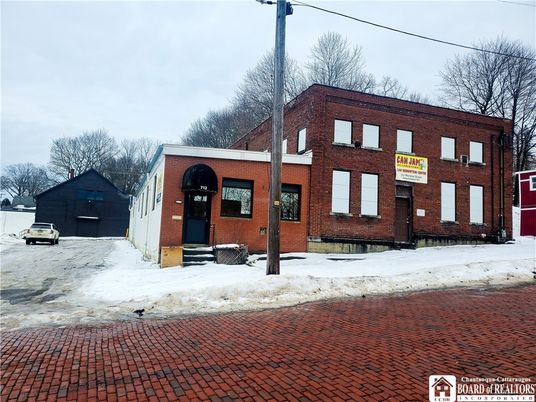 Exterior, Facade, Brick Facade, Cape Cod