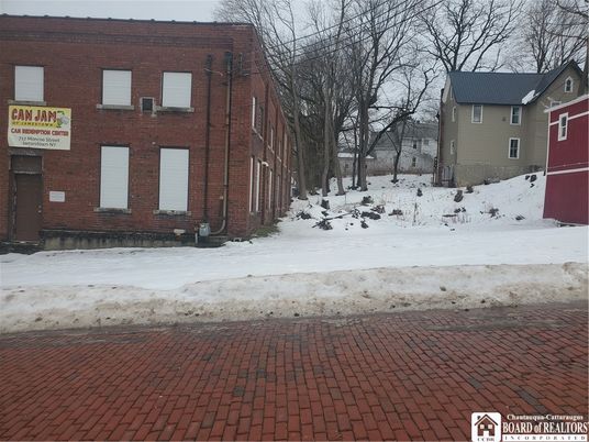 Exterior, Facade, Brick Facade, Rowhouse