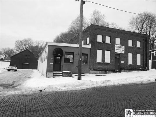 Detached Garage, Exterior, Facade, Brick Facade, Georgian