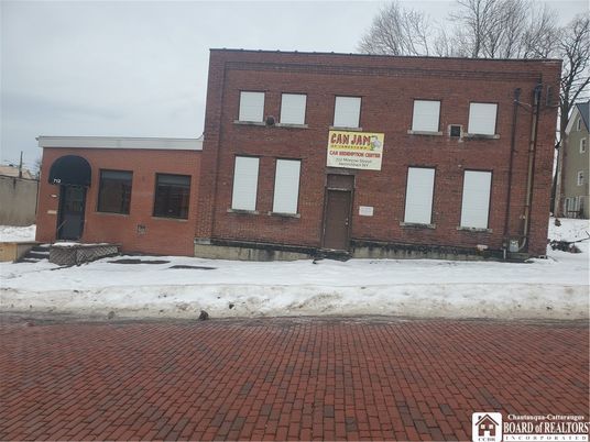 Exterior, Facade, Brick Facade, Rowhouse
