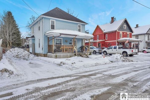 Exterior, Facade, Queen Anne Victorian