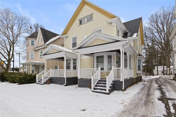 Exterior, Facade, Queen Anne Victorian