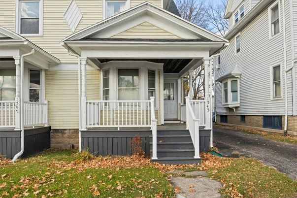Exterior, Facade, Queen Anne Victorian