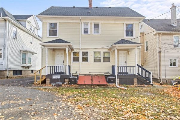 Exterior, Facade, American Foursquare