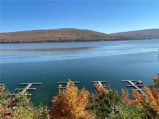 Exterior, Lake