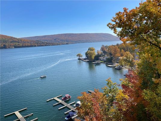 Exterior, Lake