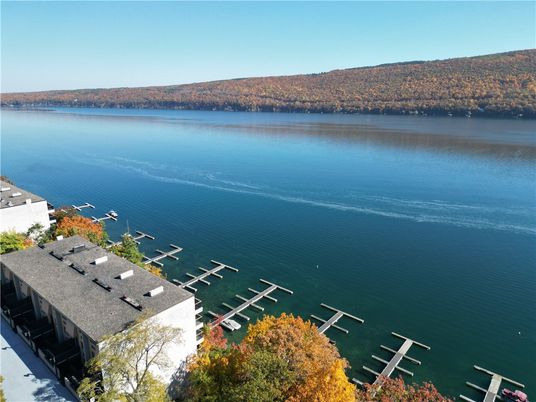 Exterior, Lake